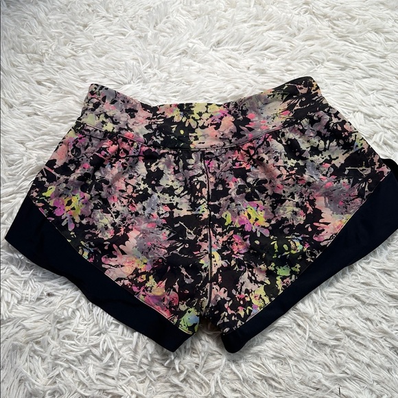 Lululemon Calm Tides Lined Running Short 2.5" Stencil Blossom Pink Multi - Picture 4 of 5